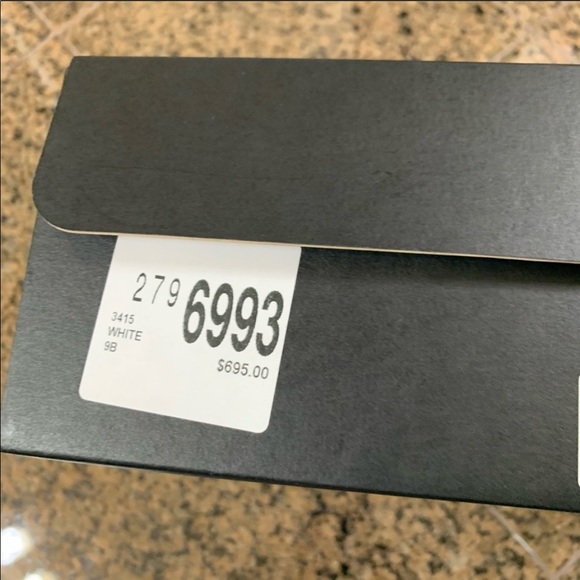 Saint Lauren. 🌼🌼🌼 - Picture 7 of 8